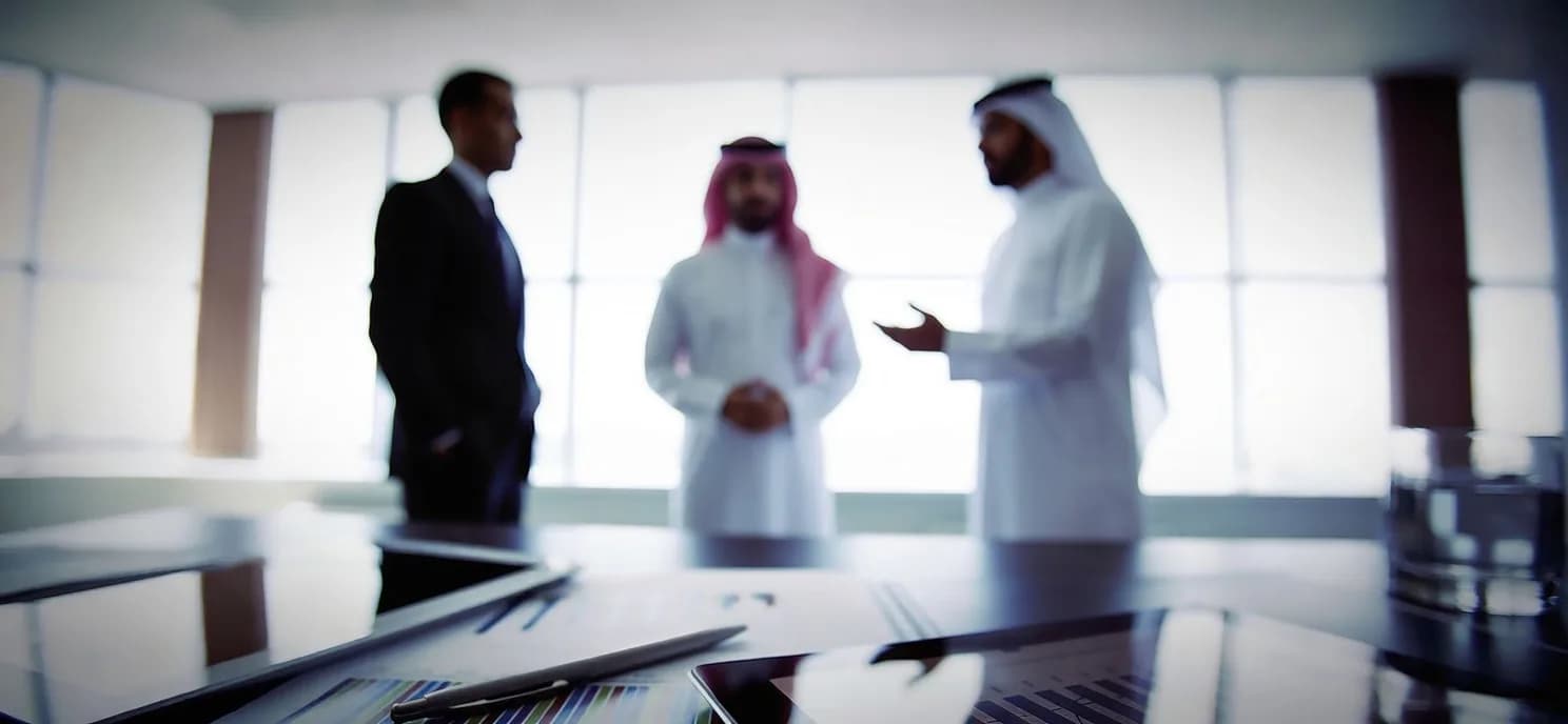 Al-Fardan Q9 OTC desk — Gulf institutional traders in discussion